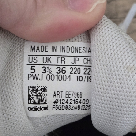 Adidas White and Black Size 5 Womens Sneakers - Picture 10 of 12